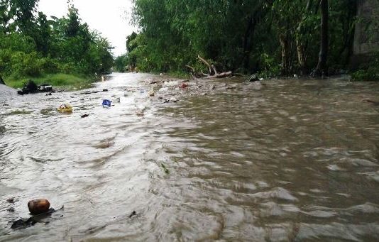 Warga Marga Garuda Buleleng Keluhkan Jalan tidak ada Saluran Drainase
