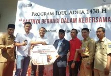 Telkomsel Serahkan Donasi CSR Hewan Kurban di NTB