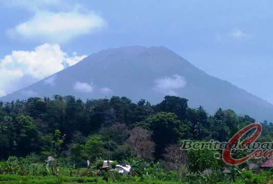 Status Siaga, Gunung Agung tidak Keluarkan Hujan Abu Vulkanik