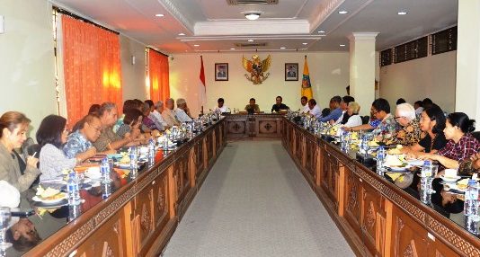 Pastika Beri Penjelasan Situasi Terkini Gunung Agung ke 32 Konsulat di Bali