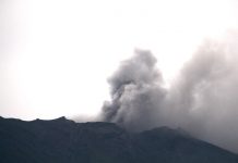 Gunung Agung Meletus Jenis Freatik, Masyarakat Dihimbau Tenang