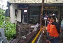 Pos Satpam dan ATM BNI di Halaman Hotel Puri Saron Amblas