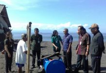 Tim Pokja III Pemkab Klungkung meninjau Petani Garam