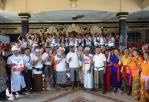 Upacara Massal Ringankan Beban Hutang Kepada Leluhur Dari Paket Suwasta