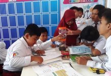 Begini Cara Guru ini Mendidik Siswa Agar Berpikir Ilmiah Semenjak Dini