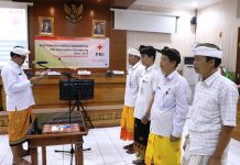 Ketua PMI Kabupaten Klungkung Lantik Pengurus Ranting PMI Kecamatan