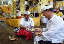 Bupati Klungkung Hadiri Upacara Dewa Yadnya di Enam Pura