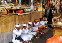 Wakil Bupati Klungkung Menghadiri Persembahyangan pada Puncak Karya Pedudusan Agung Nubung Pedagingan lan Ngenteg Linggih