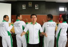 Motivasi Calon Pekerja ke Luar Negeri, Bupati Suwirta Ingatkan untuk Metilesang Dewek