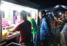 Bupati Klungkung menikmati Suasana malam Nusa Penida