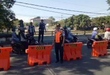 Hindari Saling Srobot, Dishub Denpasar Pasang Road Barier di Kawasan Taman Pancing