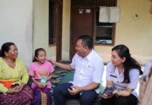 Bupati Gianyar Serahkan Bantuan Kepada 9 Warga Kurang Mampu