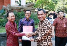 Gubernur Bali Serahkan Hibah Kendaraan Operasional untuk Tiga Instansi