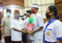Luar Biasa, Gubernur Koster Gelontorkan Bansos Tunai untuk Siswa Sekolah Swasta se-Bali