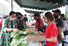 Ny Putri Suastini Koster : Sebaiknya pasar tradisional tidak dibatasi jam bukanya