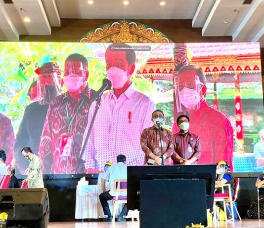 Jokowi Pantau Vaksinasi Di Denpasar Secara Virtual