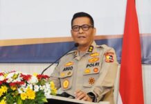 Bantu Korban Banjir NTT, Polri Kerahkan Mobil Dapur Umum, Logistik, Kapal hingga Perahu Karet