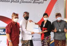 Wakil Gubernur Bali Tinjau Vaksinasi Covid-19 di Bank Mandiri