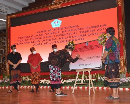 Gubernur Bali dan Wali Kota Denpasar Sosialisasikan Pengelolaan Sampah Berbasis Sumber