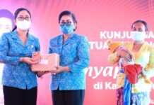 Turun Menyapa dan Berbagi, Ny. Putri Koster Minta Kader PKK Guyub Dukung Program Pemprov Bali