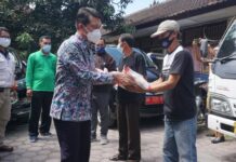 Terima Bantuan 5 Ton Beras dari Provinsi, Bupati Klungkung Langsung Salurkan Sesuai Sasaran