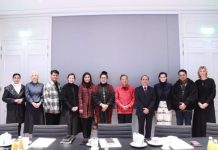 4 Desainer Muda Bali Tampilkan Rancangan Busana Di Paris