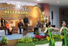Nuansa Budaya Warnai Pelepasan Lulusan SMPN 5 Bekasi