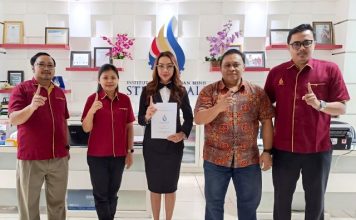 7 Mahasiswa Angkatan Pertama Magister Komputer ITB STIKOM Bali Lulus dalam 1,5 Tahun