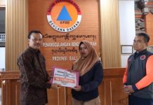 Sekda Bali Dewa Indra Serahkan Santunan Rp15 Juta ke Ahli Waris Korban Banjir