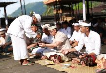 Peringati Rahina Tumpek Wariga, Bupati Satria Pimpin Penanaman 500 Pohon Kelapa Genjah di Desa Besan