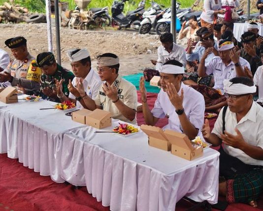 Bupati Klungkung Letakkan Batu Pertama Kopdes Merah Putih Desa Selat, Dorong Ekonomi Berbasis Gotong Royong