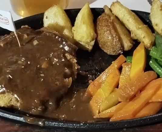 Warung Meating Badung Sajikan Steak Rasa Bintang Lima Harga Kaki Lima