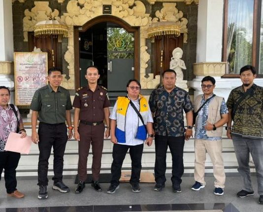 Rugikan Negara Hampir Rp1 M, Tersangka Pajak di Bali Diserahkan ke Kejari Denpasar