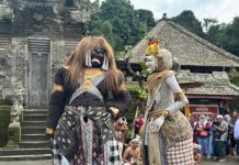 Barong Landung Sambut Imlek di Penglipuran, Momen Langka yang Bikin Liburan Makin Berkesan