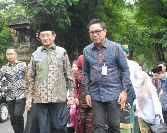 Wawali Arya Wibawa Hadiri Parade Widyalaya di Jagatnatha, Tekankan Penguatan Pendidikan Hindu